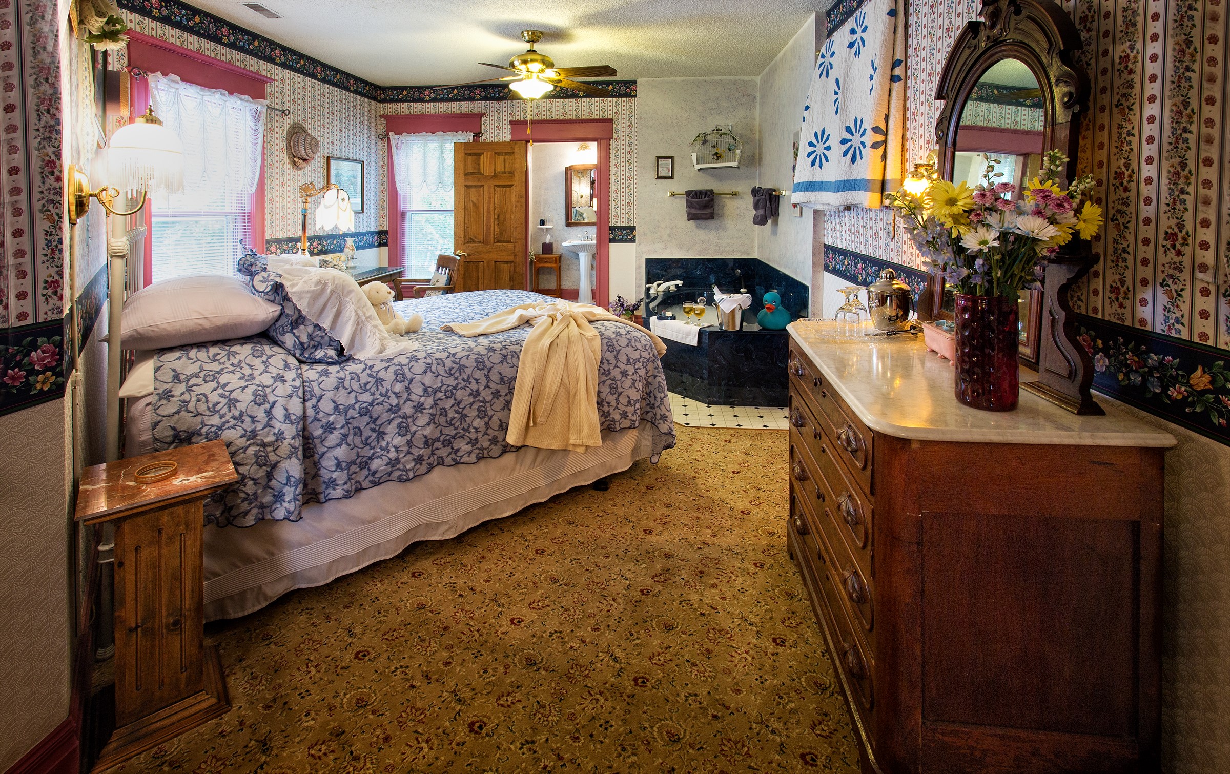 Holden House 1902 Bed and Breakfast Inn Cripple Creek Suite - Bed & Breakfast Innkeepers of Colorado Association